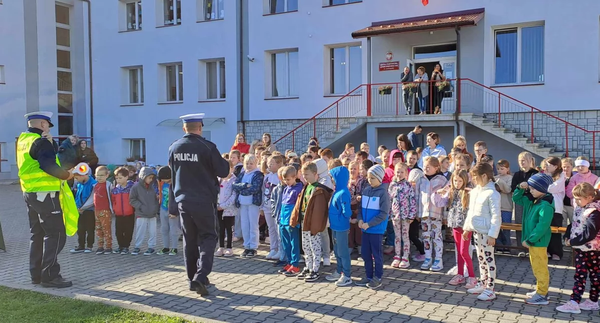 Spotkanie z policją w Szkole Podstawowej w Juszczynie: Bezpieczne przejścia dla pieszych