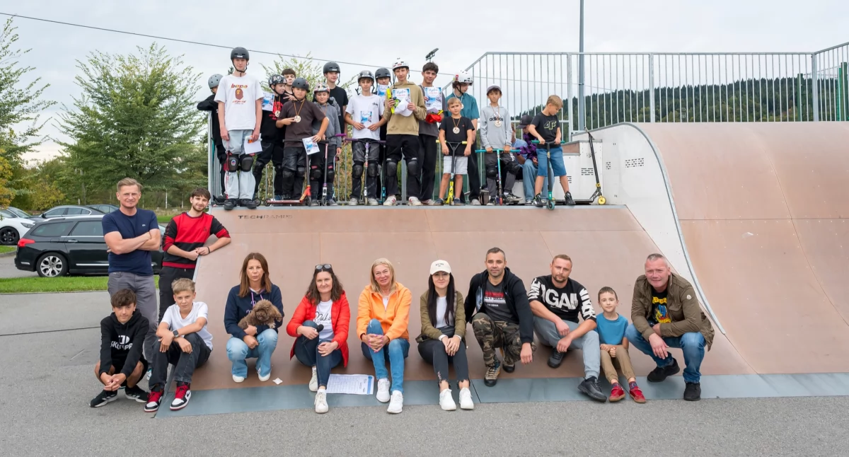 Powiatowe zmagania na hulajnogach, rolkach oraz bmx w Makowie Podhalańskim (WYNIKI)