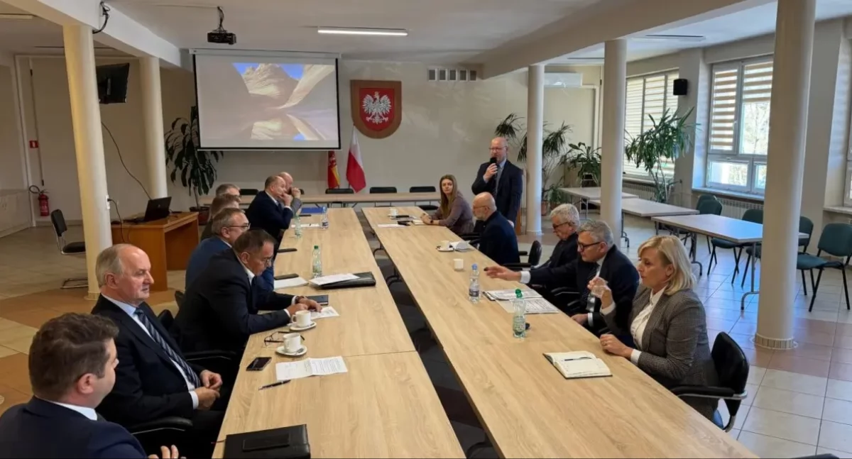 Burmistrzowie i wójtowie na spotkaniu w suskim starostwie. Tematy? 