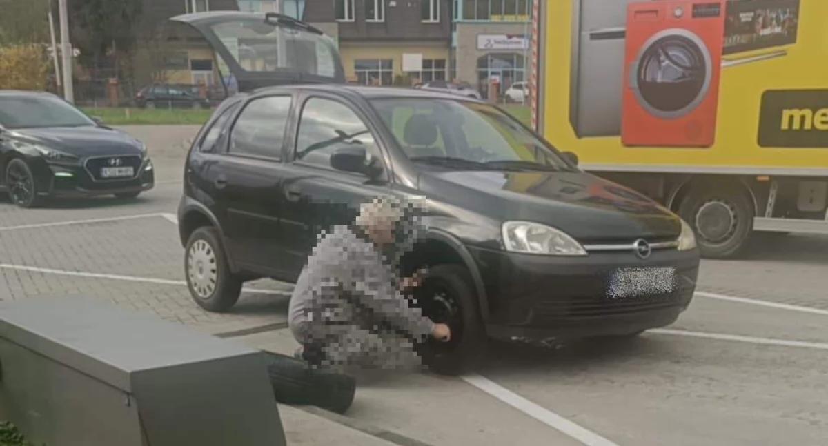 Sucha Beskidzka: Zderzenie samochodu osobowego z busem 