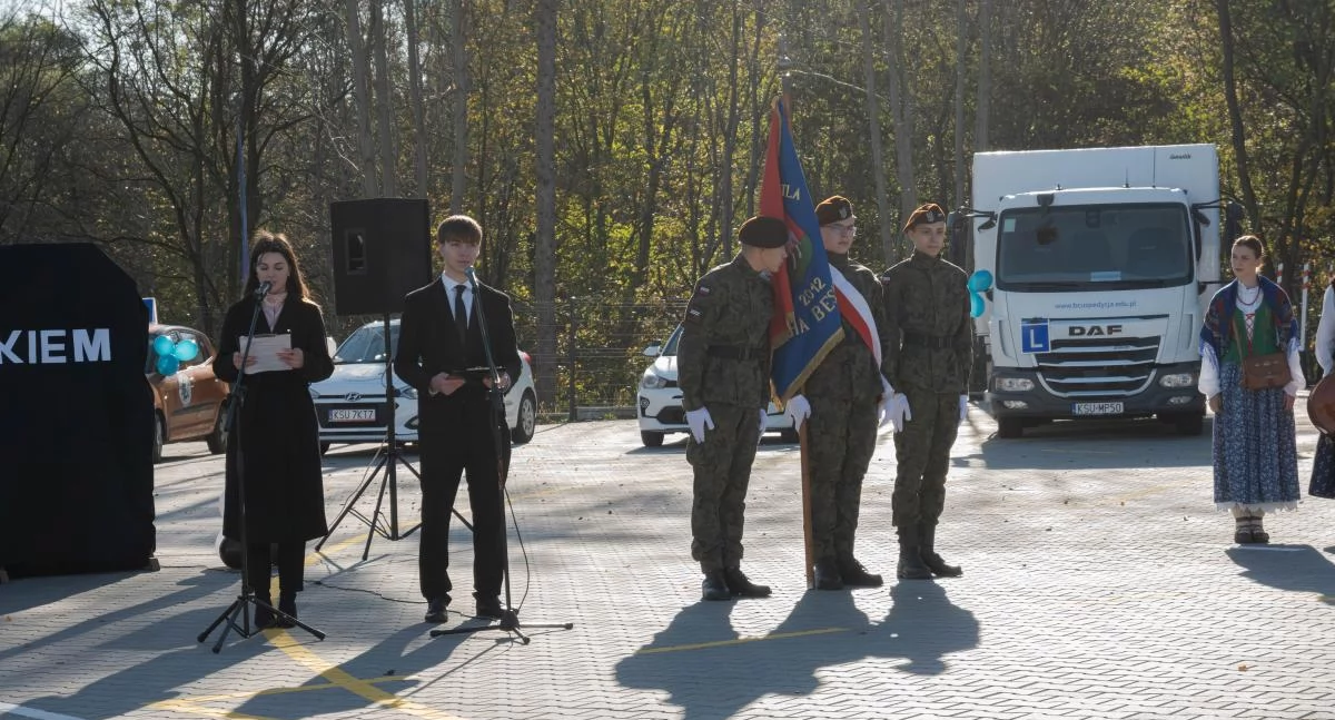 Realizacja placu manewrowego przy Zespole Szkół im. W. Goetla w Suchej Beskidzkiej: Od koncepcji do ukończenia inwestycji