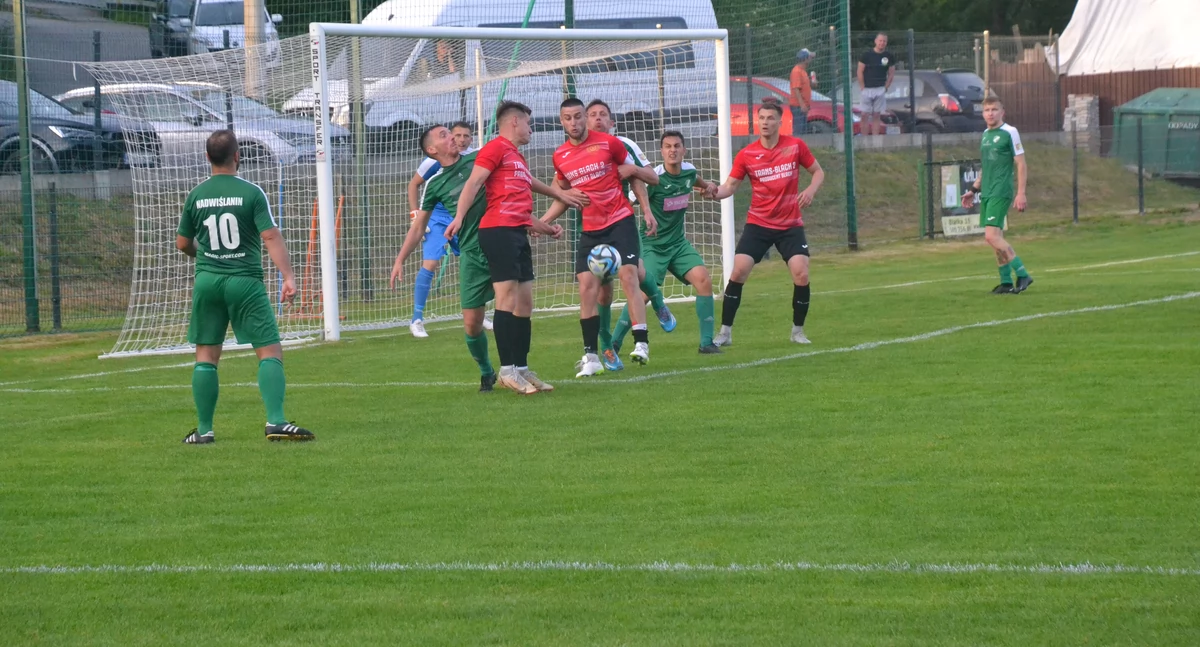 OKRĘGÓWKA: Brzezina sprowadziła Żurawia na ziemię. Banik na wagę trzech punktów dla Narożą. Hattrick Filipa Bąka, powrót Babiej Góry. Przełamanie BCS na wyjeździe