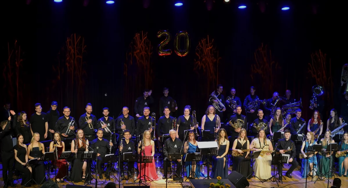 20-lecie Miejskiej Orkiestry Dętej w Suchej Beskidzkiej: Jubileuszowy koncert pełen wzruszeń i muzycznych niespodzianek (zdjęcia i video)