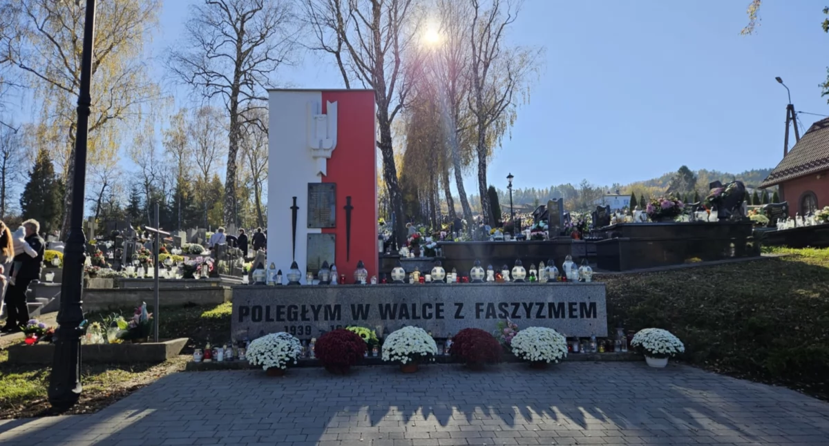 Kwatera wojskowa na suskim cmentarzu zmieniła wygląd 