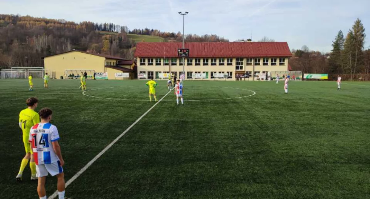 A-KLASA: Halniak bezdyskusyjnie zdobywa Lachowice. Garbarz rozsypał się po przerwie, Dąb już do przerwy