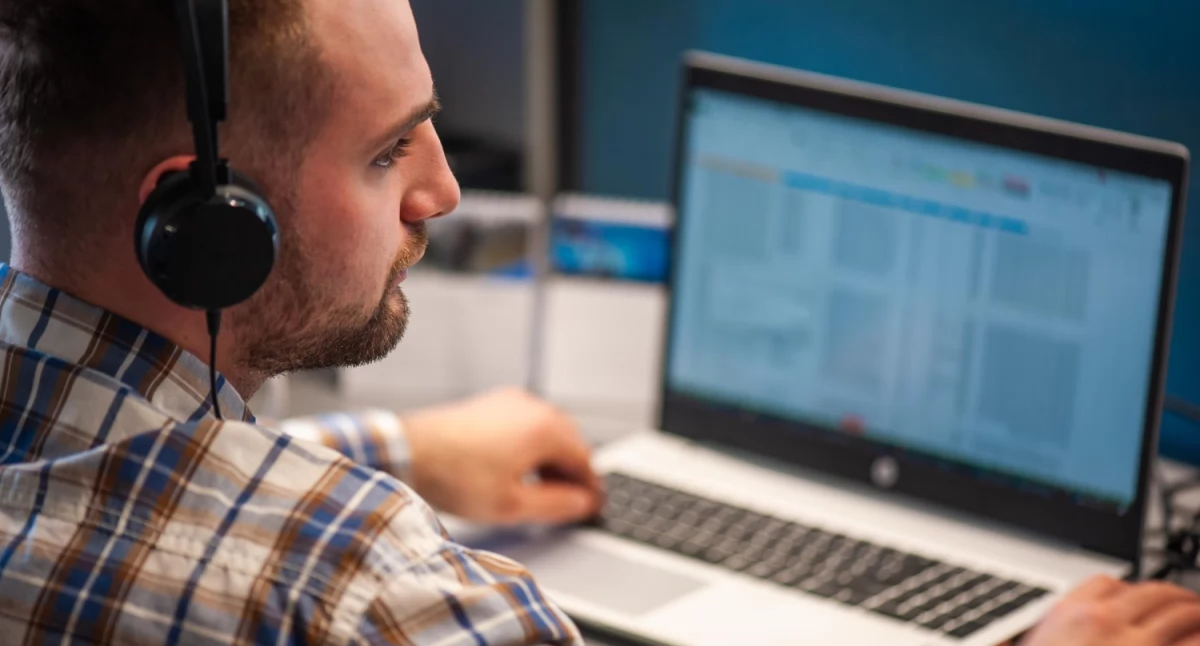 Dlaczego warto wdrożyć system helpdesk? Sprawdź korzyści dla firm