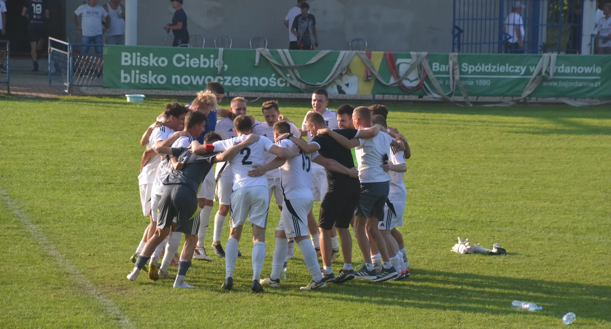 V-LIGA ZACHODNIA: Sto lat, panie prezesie. Mamy prezent...