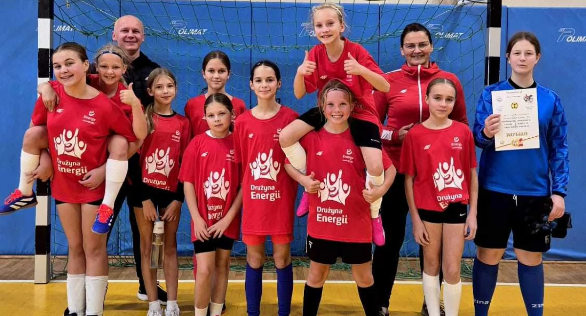 Uczennice z Bystrej Podhalańskiej o krok od awansu do zawodów wojewódzkich w halową piłkę nożną