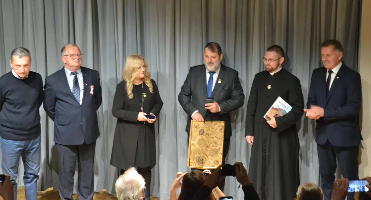 Renata i Stanisław Starzec oraz ksiądz Marcin Maciążka wyróżnieni i docenieni