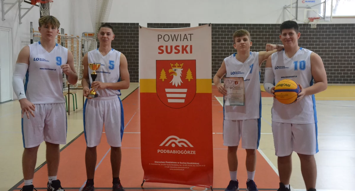 Komplet zwycięstw i zasłużony triumf chłopców z suskiego LO w koszykówkę 3x3