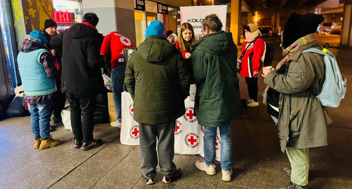 Członkowie Koła PCK w Lachowicach wsparli bezdomnych w Krakowie