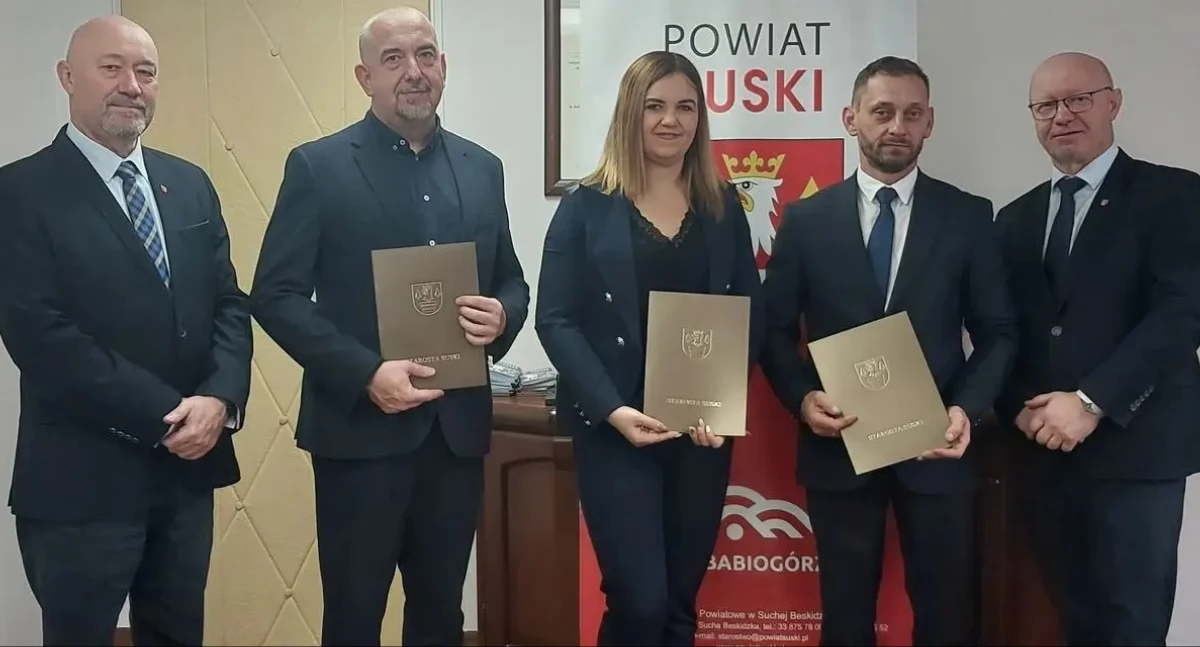 Wręczenie aktów mianowania nauczycieli w Suchej Beskidzkiej