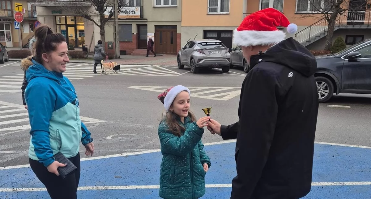 Świąteczna magia w Jordanowie: Burmistrz jako święty Mikołaj i prezent dla kobiet