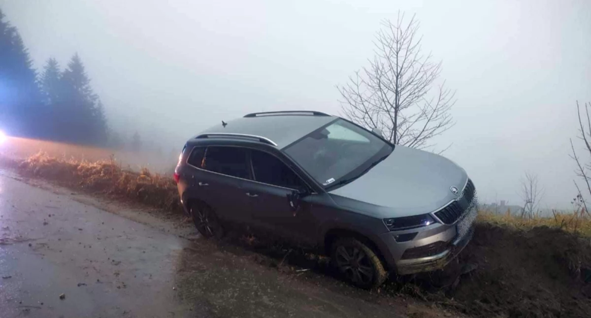 Wpadła skodą do rowu 