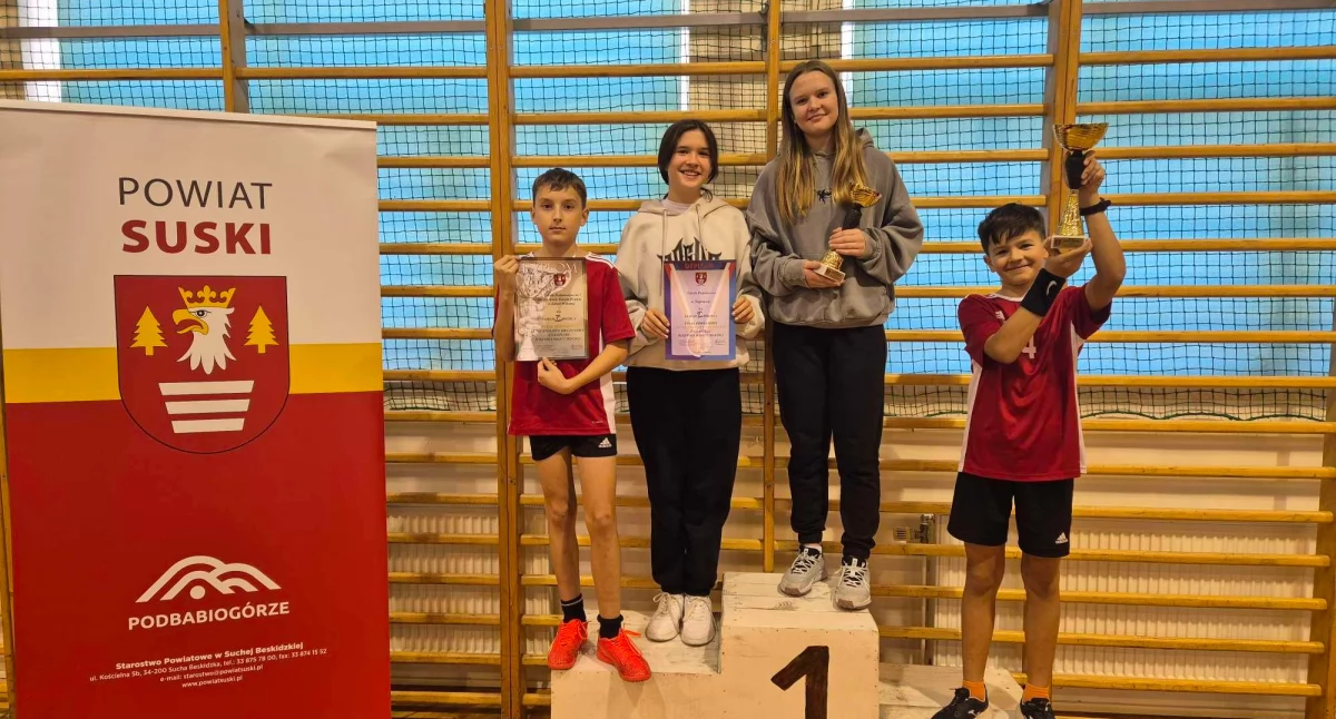 Tenisowe zmagania w Lachowicach i triumfy uczniów z Naprawy oraz z Zawoi