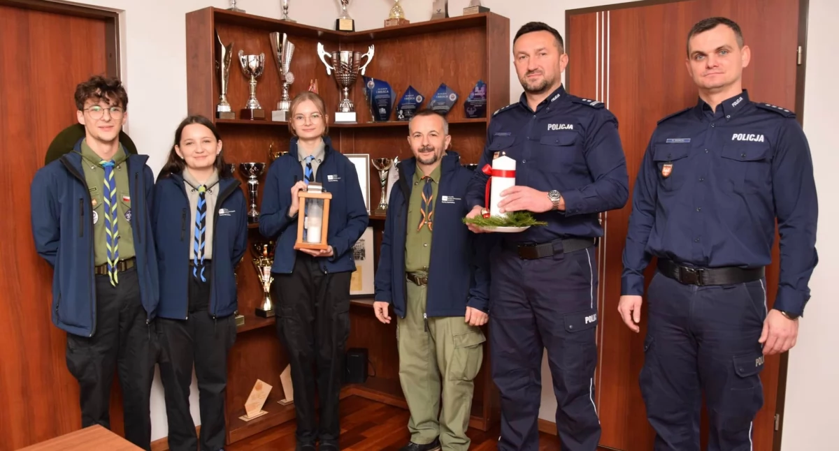 Betlejemskie Światło Pokoju dotarło do suskich policjantów