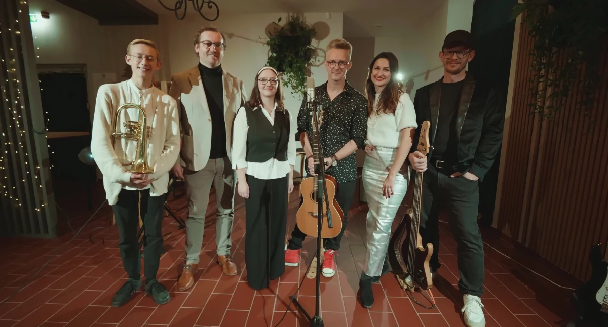  „Christmas is Here” – świąteczny debiut Zuzanny Ocieczek i Natalii Szczypuły na Spotify
