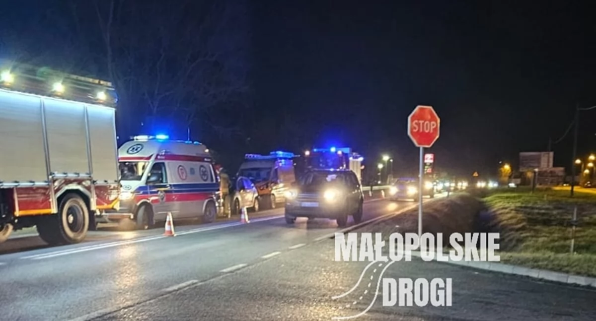 Stłuczka na drodze krajowej w Suchej Beskidzkiej 
