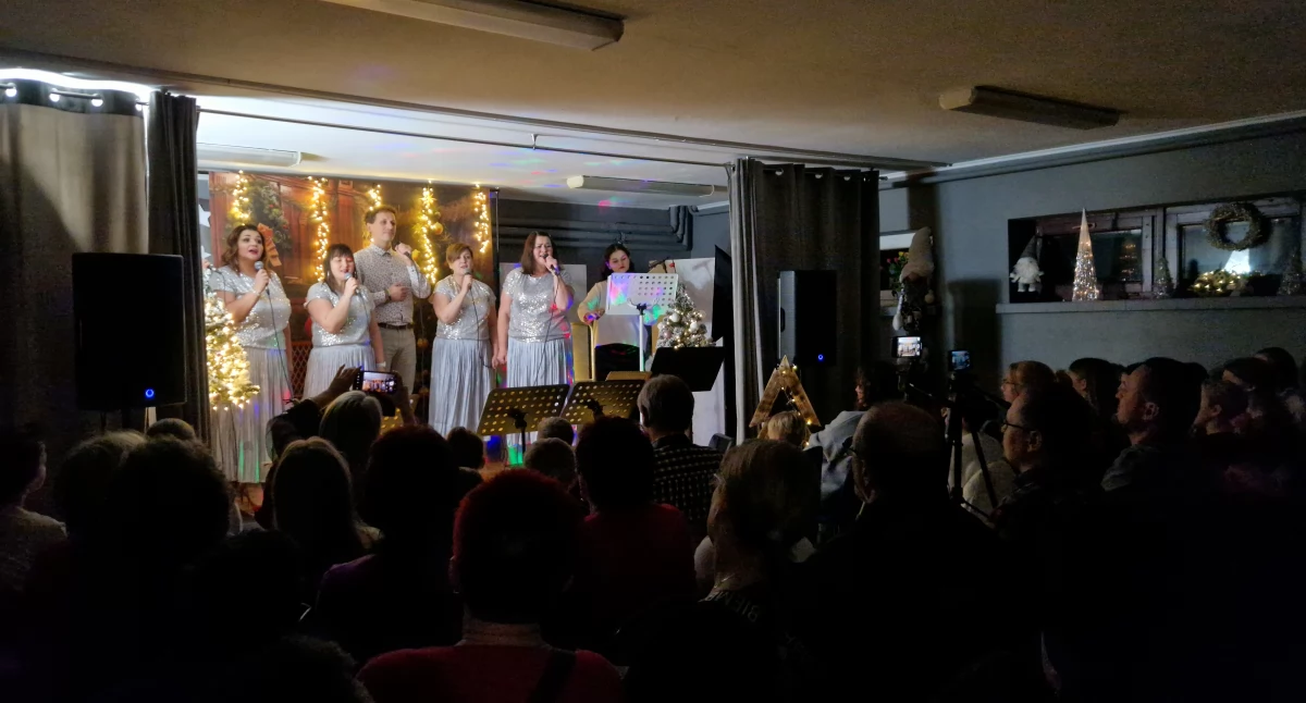 Świąteczny koncert zespołu Lavender zachwycił publiczność w Osielcu