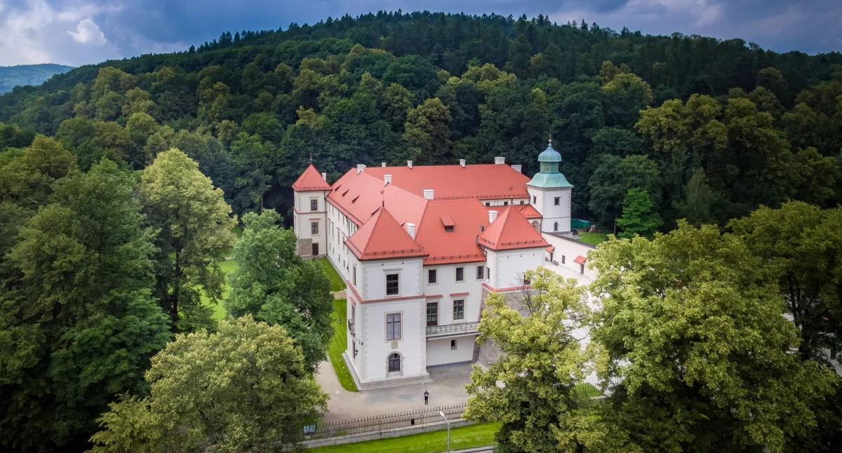 Nowy wykonawca ochrony Zespołu Zamkowo-Parkowego w Suchej Beskidzkiej