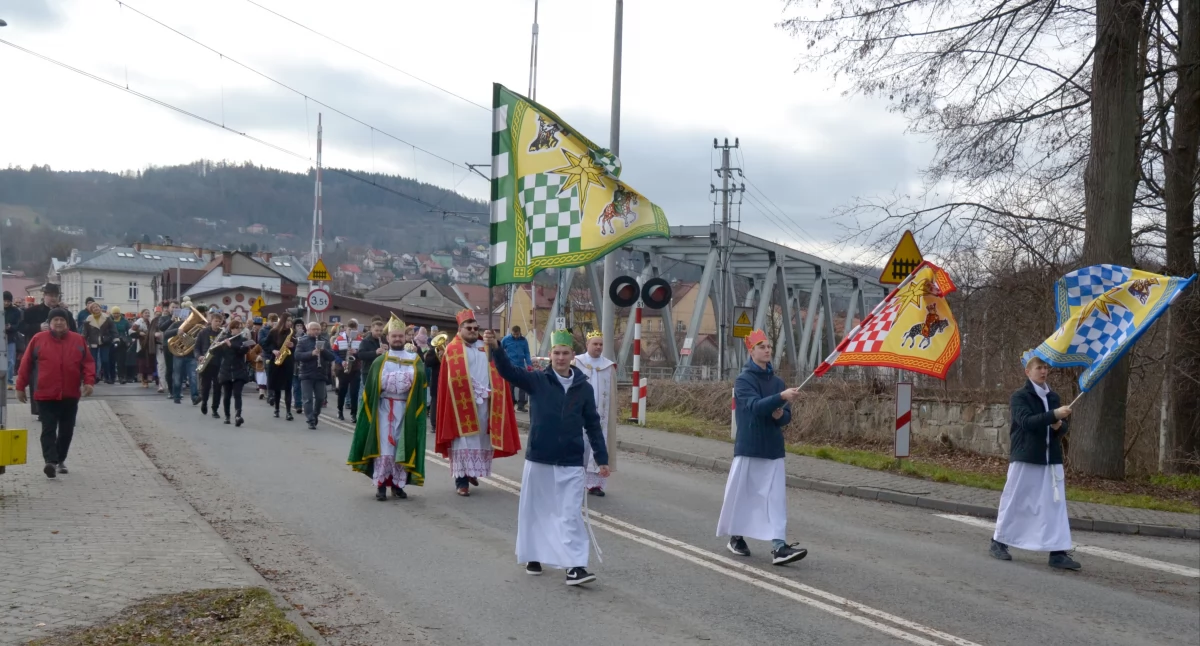 Orszak Trzech Króli przejdzie ulicami Suchej Beskidzkiej po raz dziesiąty 