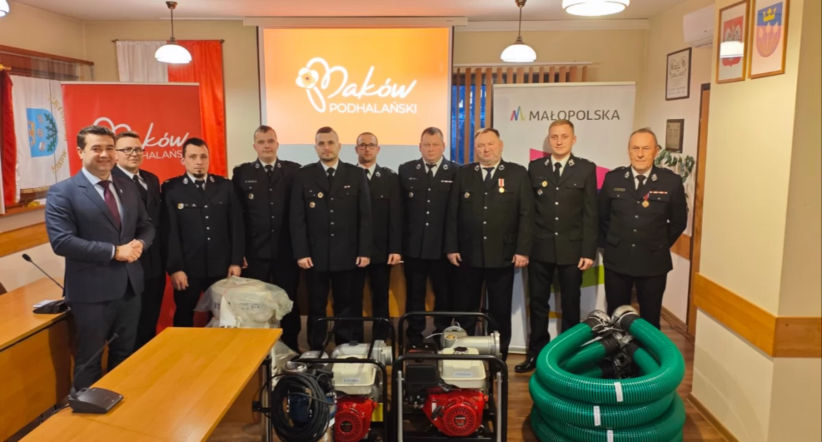 Strażacy z makowskiej gminy otrzymali nowy sprzęt 