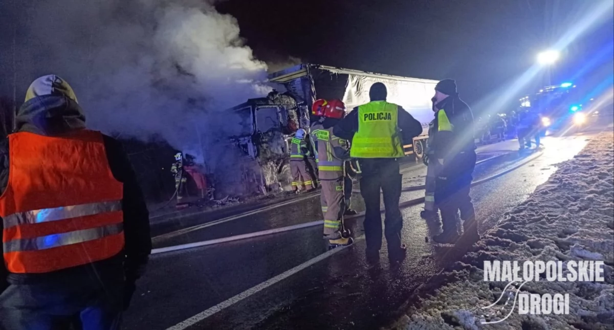 Pożar ciężarówki z ładunkiem cynku na krajowej 28 