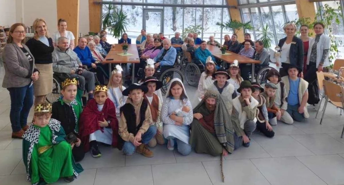 Spotkanie trzecioklasistów z pacjentami szpitala w Makowie Podhalańskim