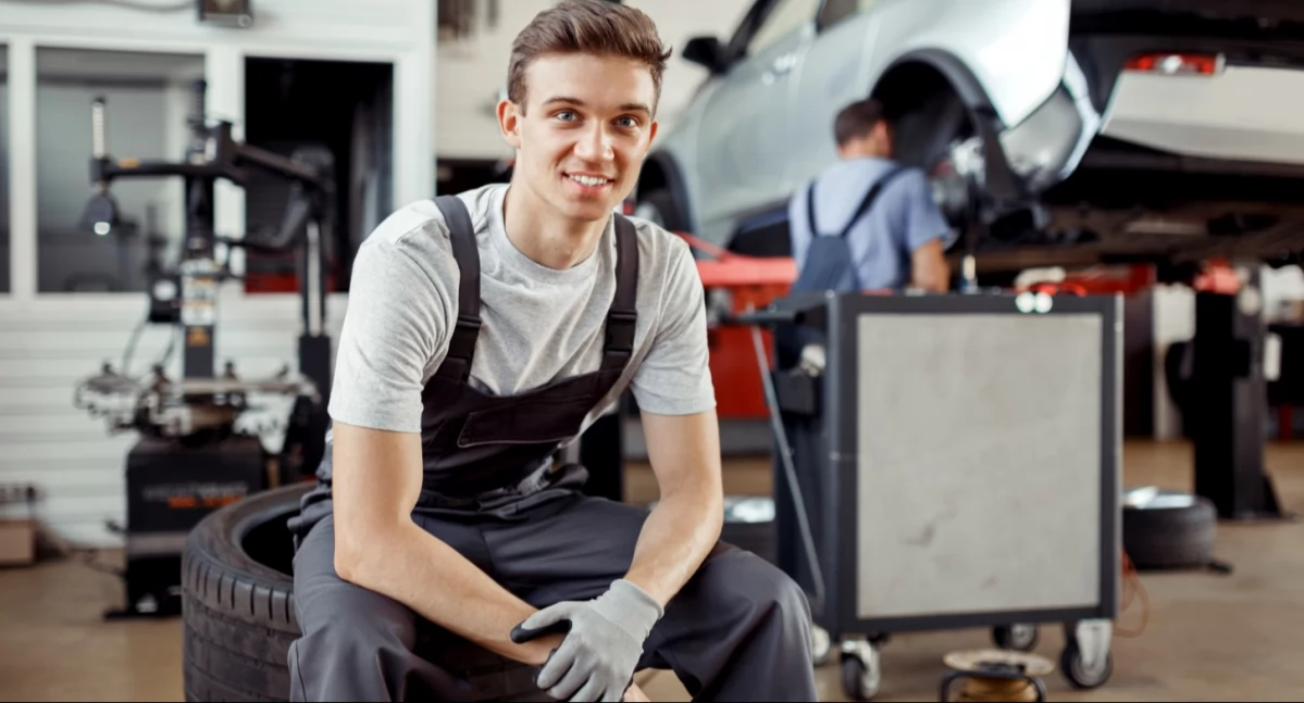Jak dbać o felgi i opony w ramach auto detailingu?