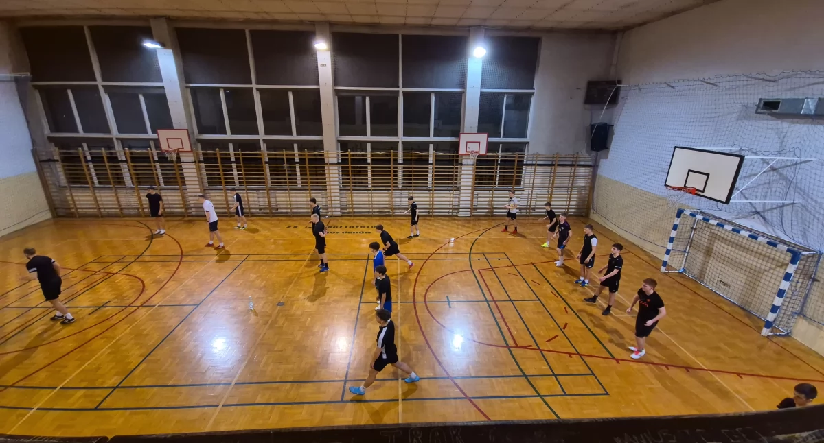 Trzynaście sparingów, transferowy hit i obóz w Barcicach