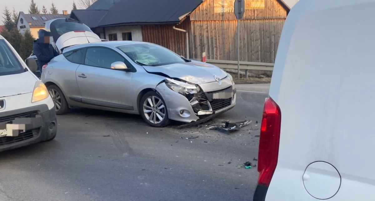 Kraksa na drodze krajowej 28 w Makowie Podhalańskim. Znamy szczegóły 