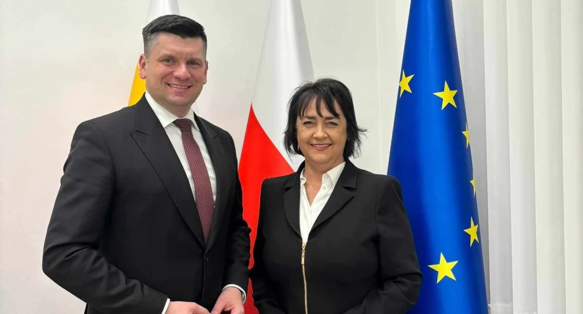 Marszałek Łukasz Smółka spotkał się w Suchej Beskidzkiej z samorządowcami, dyrektorami i mieszkańcami 