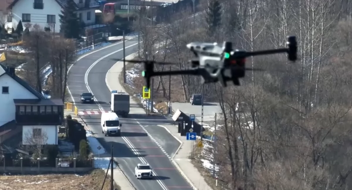 Policyjny dron latał nad drogami powiatu suskiego!
