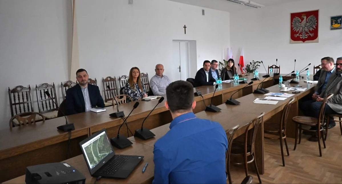 Przebieg trasy VeloSkawa między Jeziorem Mucharskim a Suchą Beskidzką nabiera kształtów