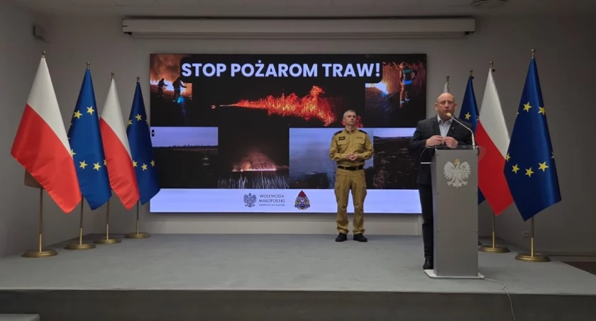 Pożary traw w Małopolsce: Niebezpieczeństwo rośnie również w powiecie suskim!