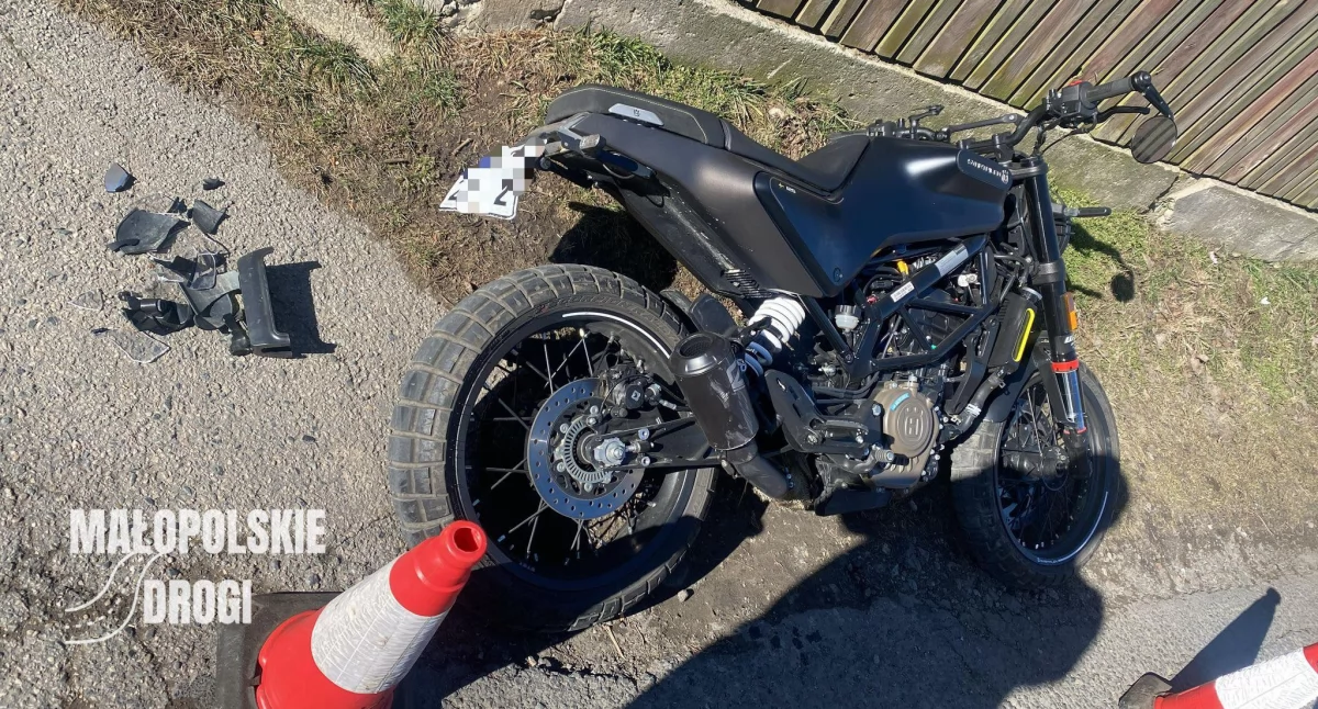 Zdarzenie z udziałem samochodu i motocykla w Grzechyni 