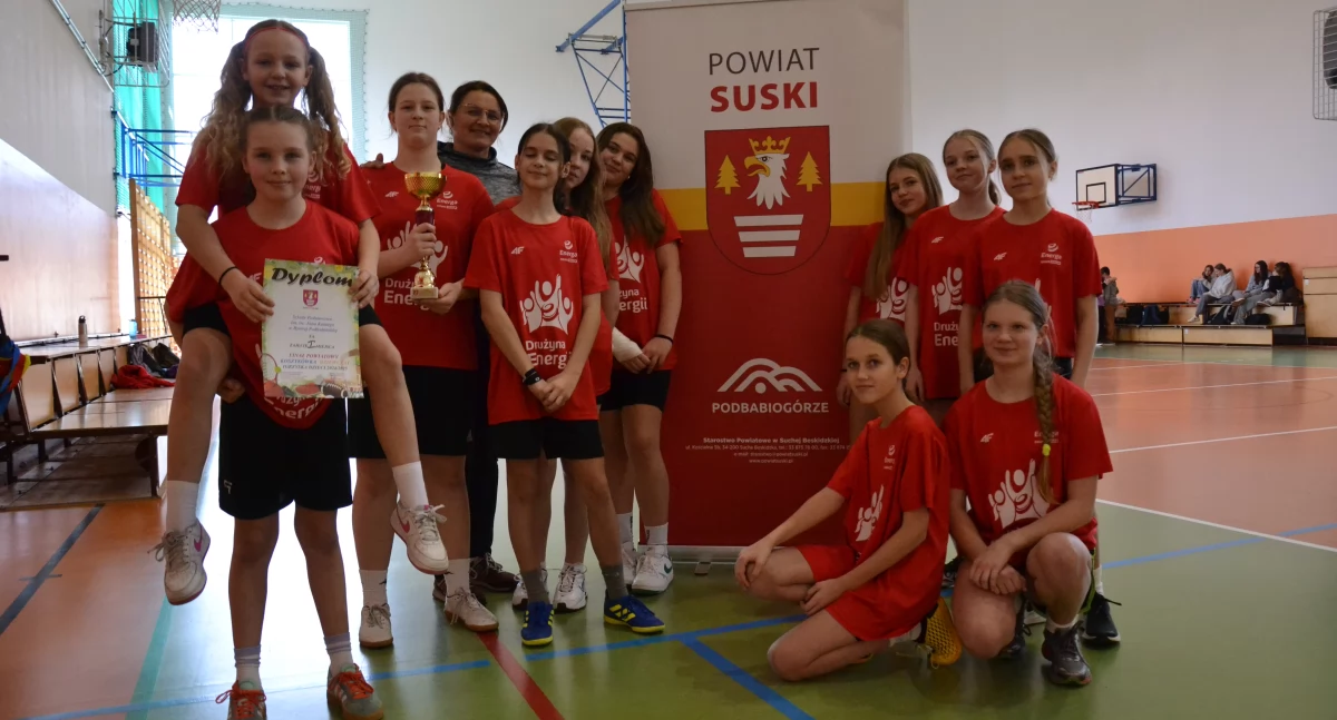 Komplet zwycięstw i mistrzostwo powiatu dla uczennic z Bystrej Podhalańskiej