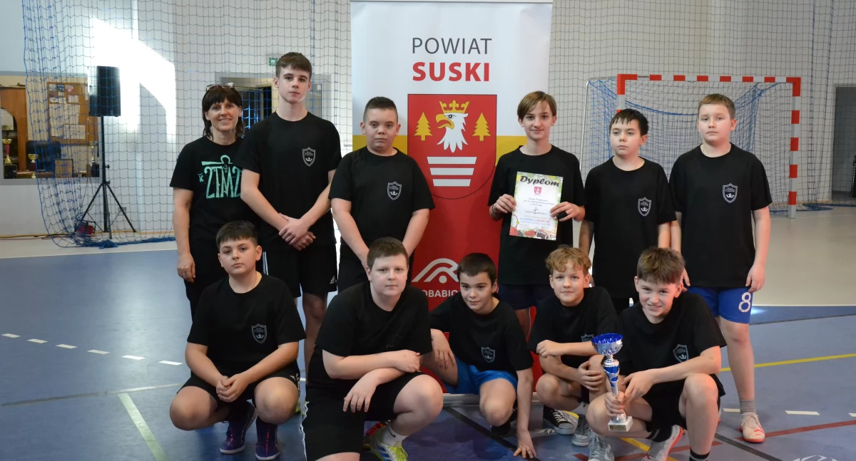 Chłopcy z Juszczyna najlepsi w powiecie w siatkówkę