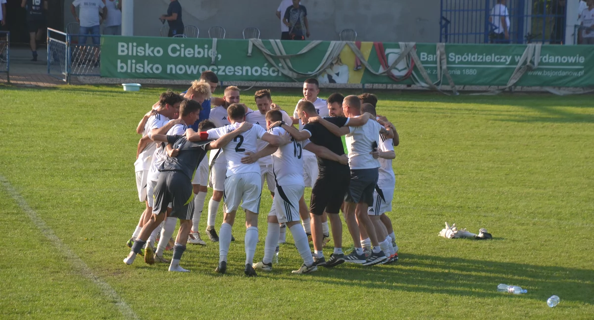 V-LIGA: Luka wypełniona, Tempo strzela trzy gole