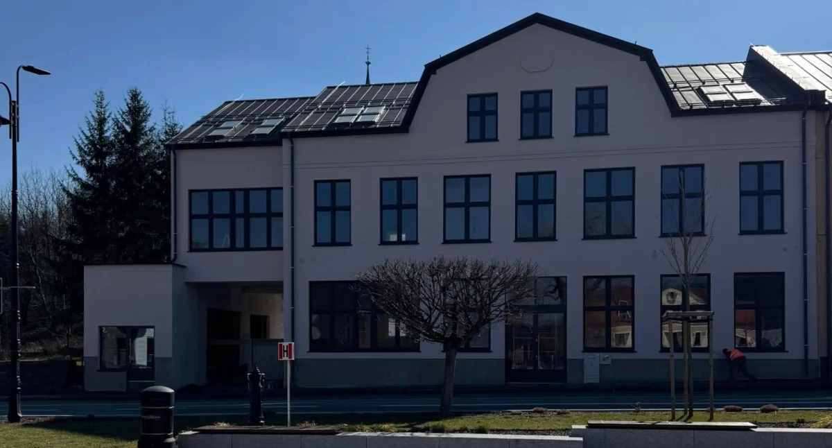 Była siedziba PKS w Suchej Beskidzkiej przeszła metamorfozę  