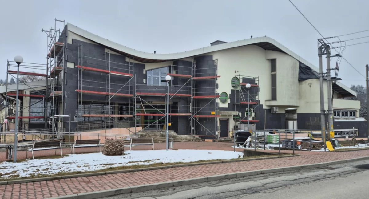 Remont basenu w Naprawie w pełnym toku – prace mocno zaawansowane