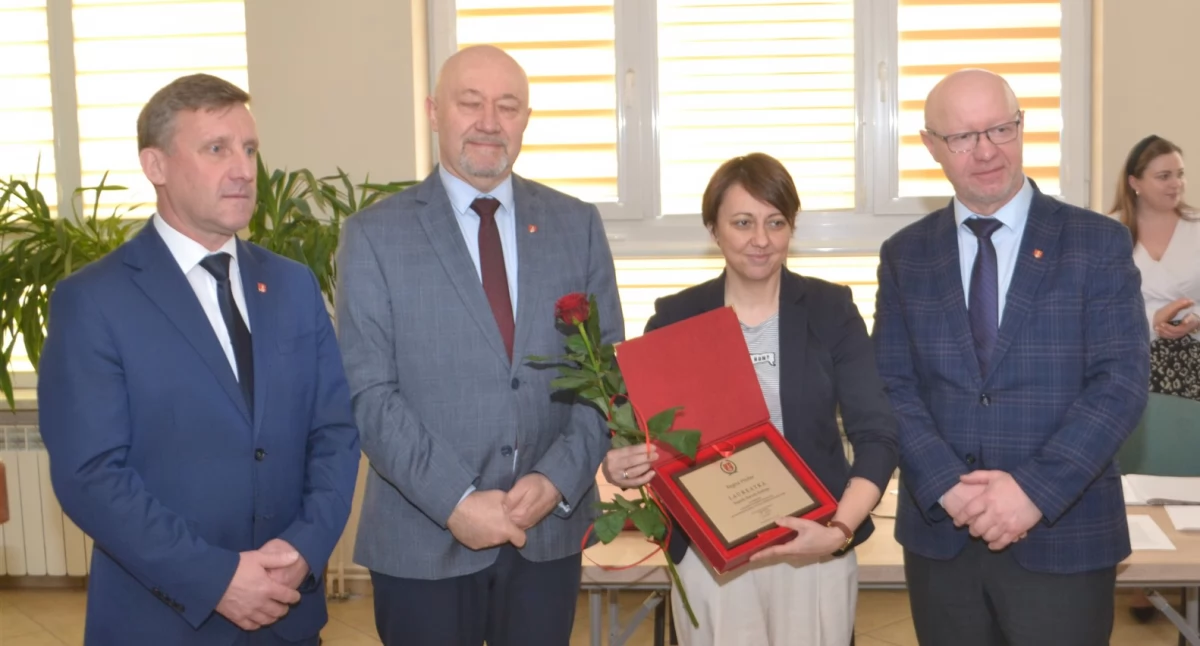 Regina Wicher nagrodzona przez Starostę Suskiego   