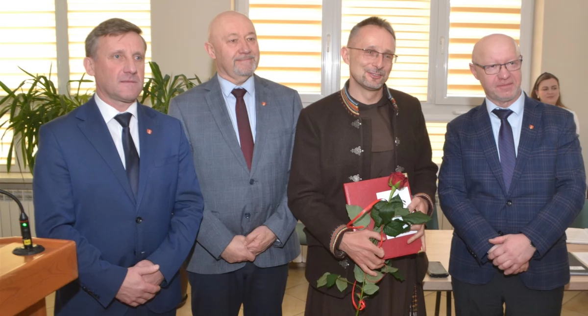 Działalność ojca Mariusza Wójtowicza doceniona przez Starostę Suskiego (zdjęcia i wideo)