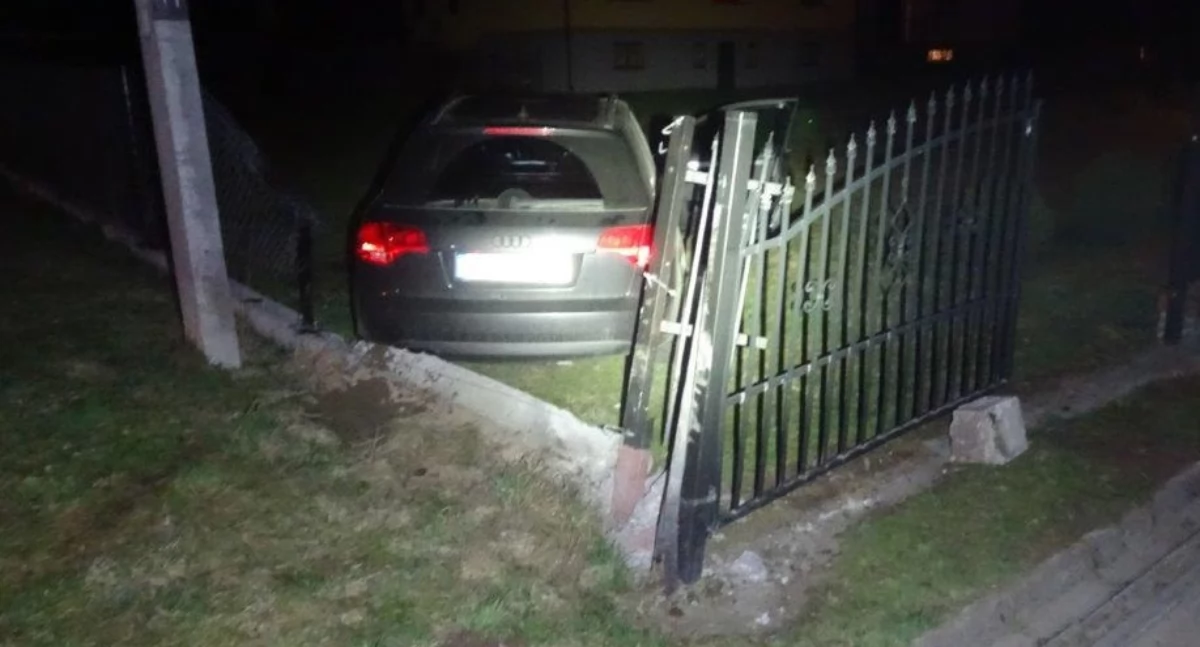 Nietrzeźwy kierowca uderzył w ogrodzenie w Toporzysku – sprawa trafi do sądu