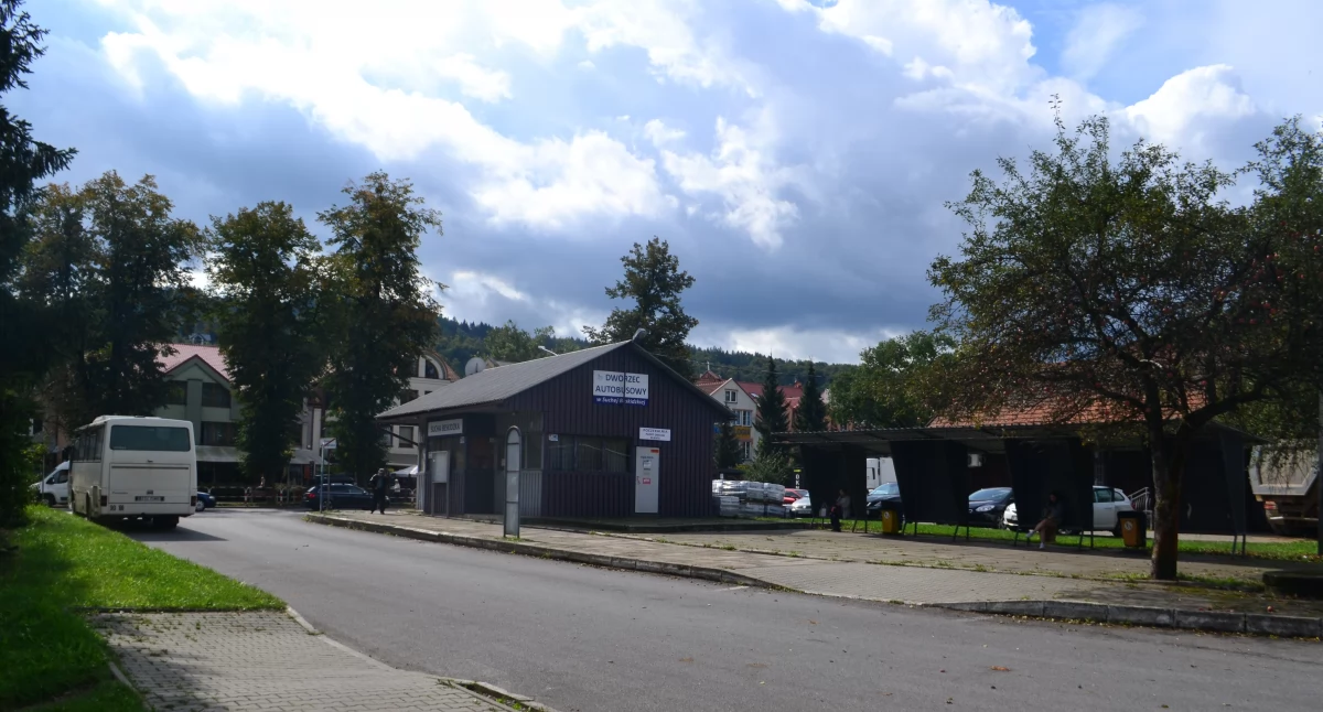 Brak chętnych na wynajem placu dworcowego w Suchej Beskidzkiej