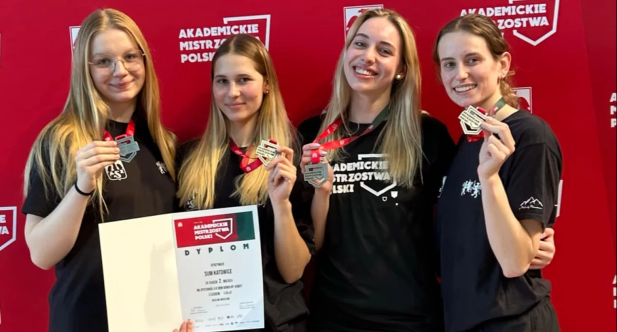 Milena Łazarz na podium akademickich mistrzostw Polski w pływaniu