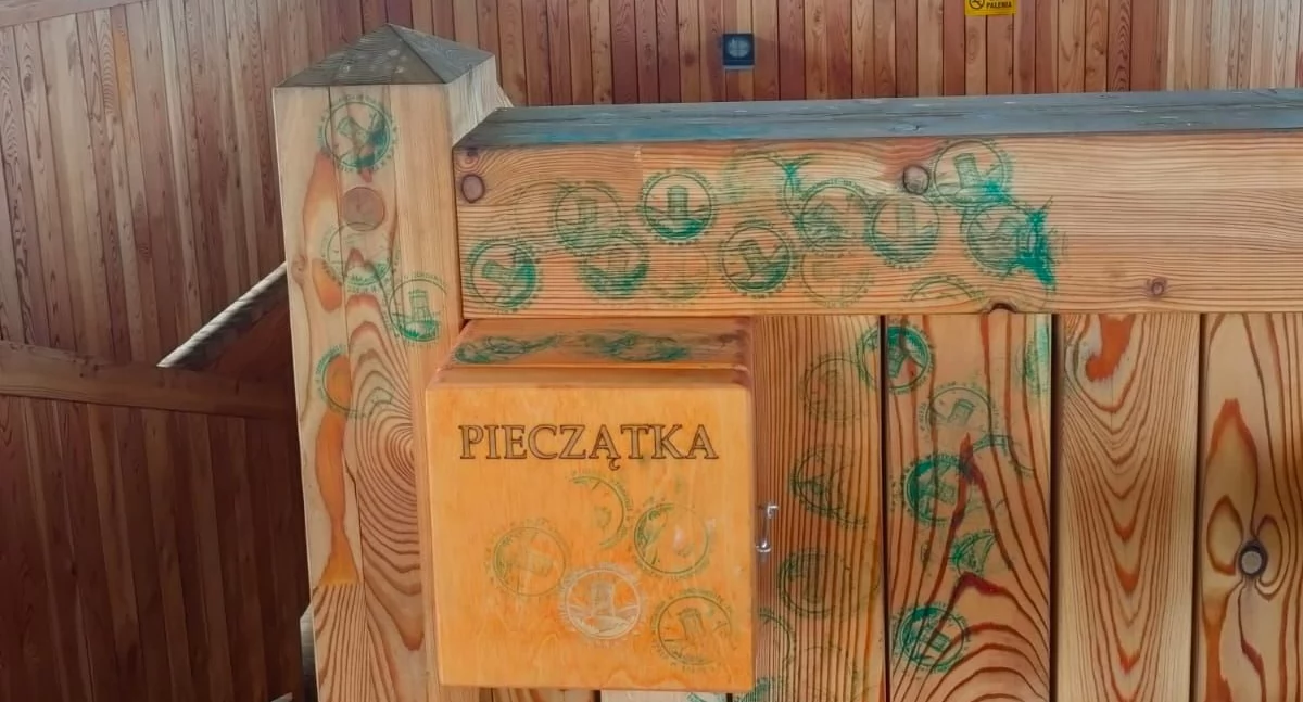 Wandalizm na wieży widokowej na Hajdówce. Sprawca został zarejestrowany