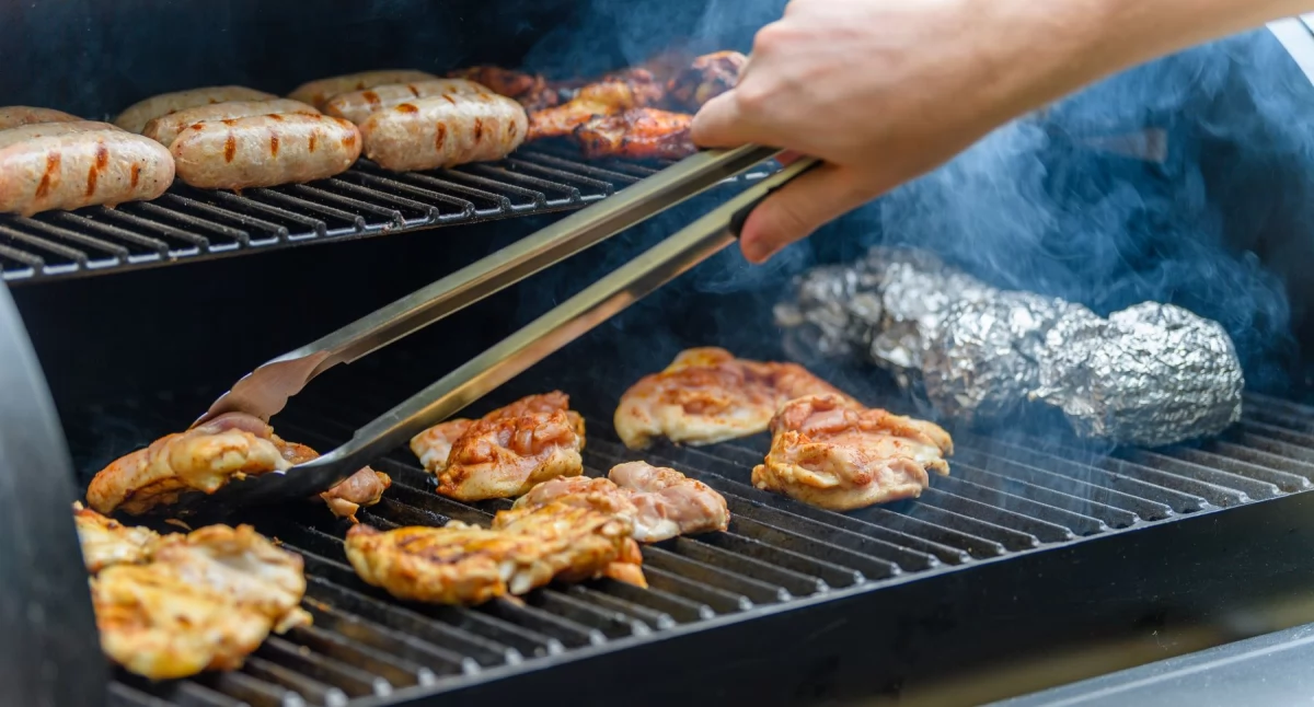 Grill gazowy z rożnem – hit wśród miłośników BBQ