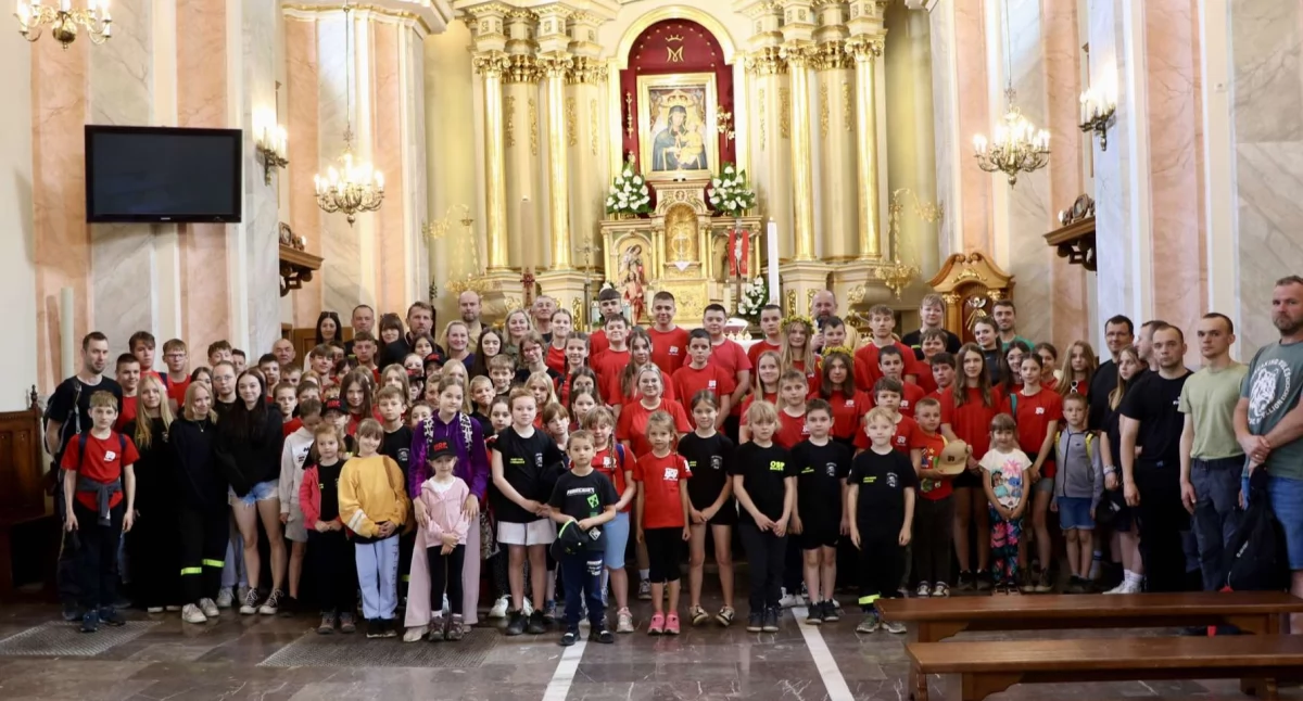 Młodzi strażacy z gminy Budzów na jubileuszowym szlaku pielgrzymkowym