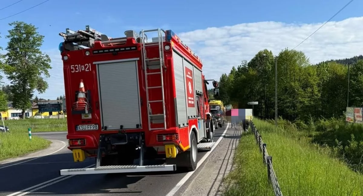 Kraksa na obwodnicy Suchej Beskidzkiej. Trzy auta uszkodzone